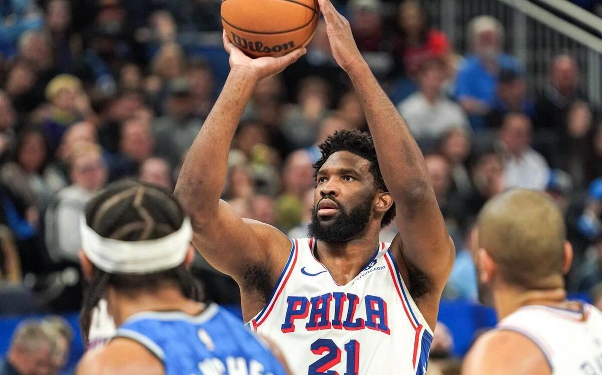 恩比德强势篮板，率人队取得胜利